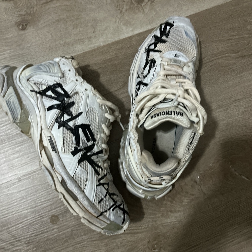 Balenciaga White Sneakers with Black Logo Insole